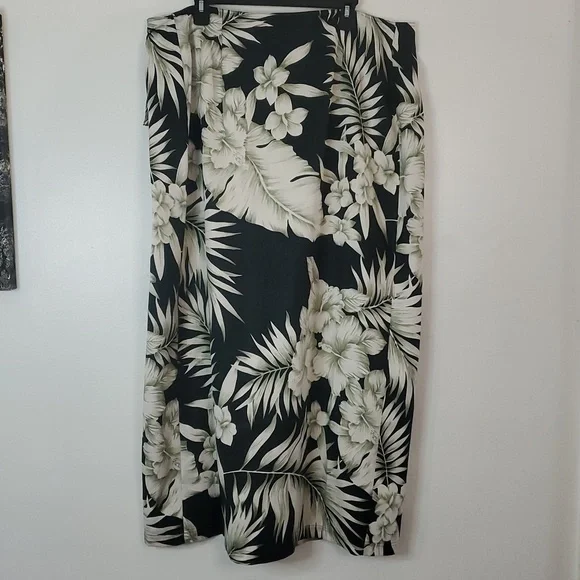 Tommy Bahama Silk Big Floral Pattern True Wrap Maxi Skirt Size 12 Black White - Picture 5 of 10